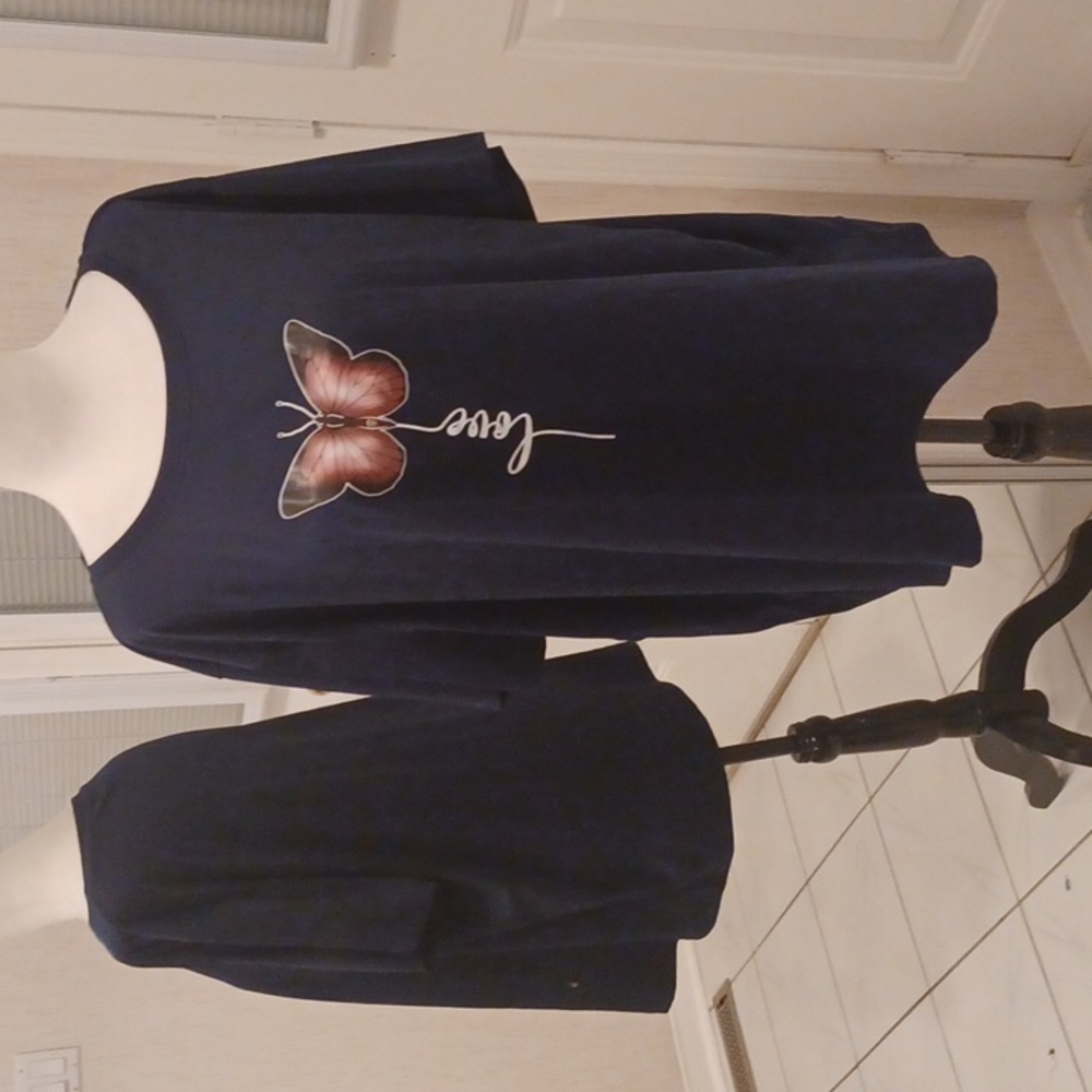 4/$60 New Dark Navy "Butterfly Love" Tee - Size 3XL (US18)